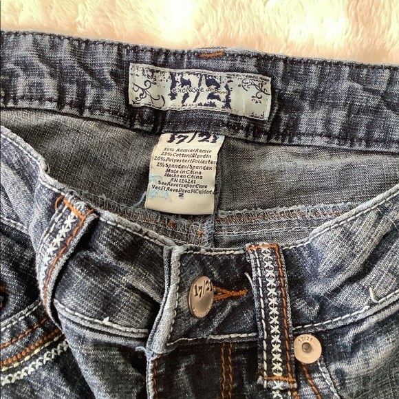 17/21 exclusive denim capris size 2 30”-22” inseam waist wrinkle look blue . 💐 - Picture 8 of 11